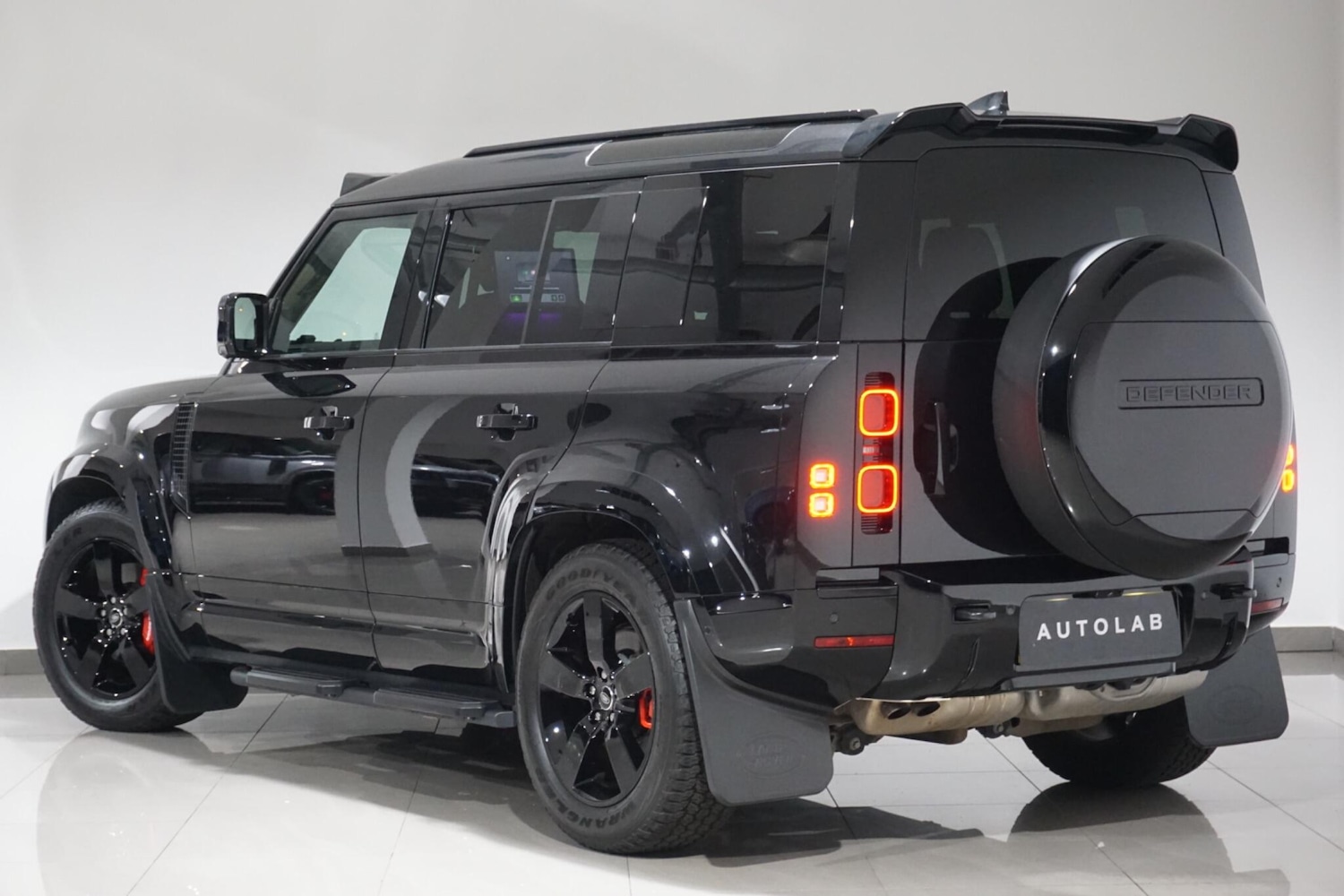 Used Land Rover Defender 110 for sale - 76473593: Photo 40