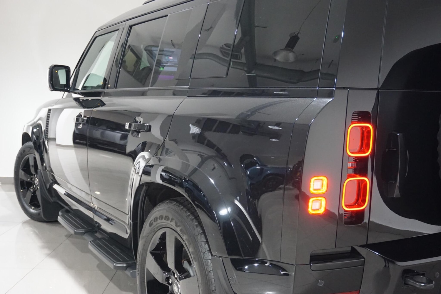 Used Land Rover Defender 110 for sale - 76473593: Photo 52