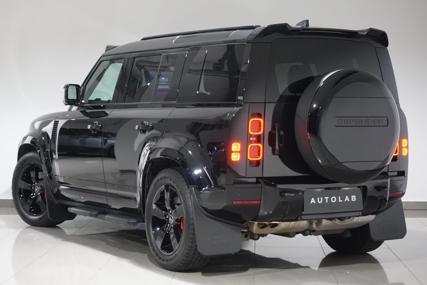 Used Land Rover Defender 110 for sale - 76473593: Photo 6