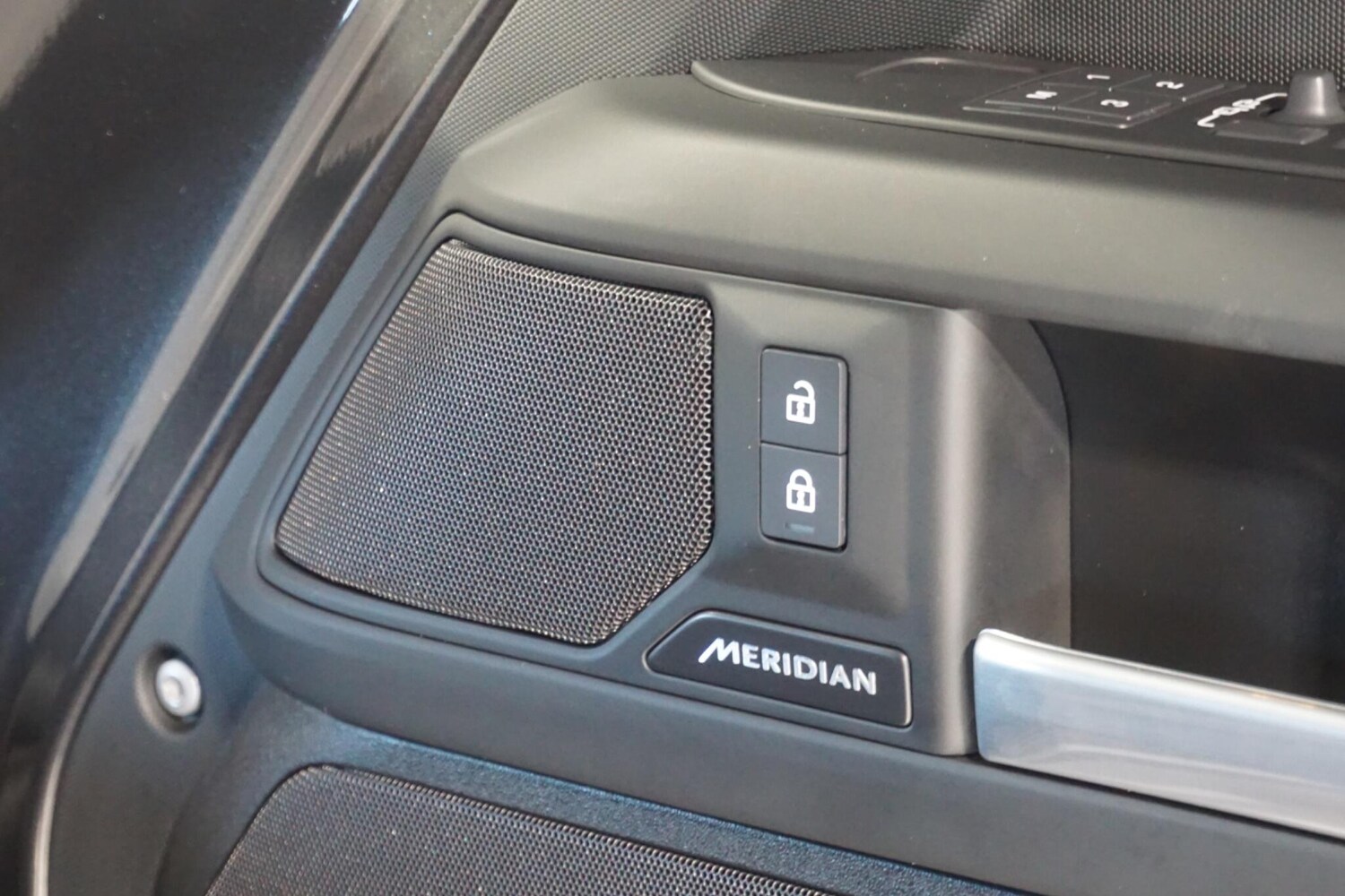 Used Land Rover Defender 110 for sale - 77940725: Photo 16