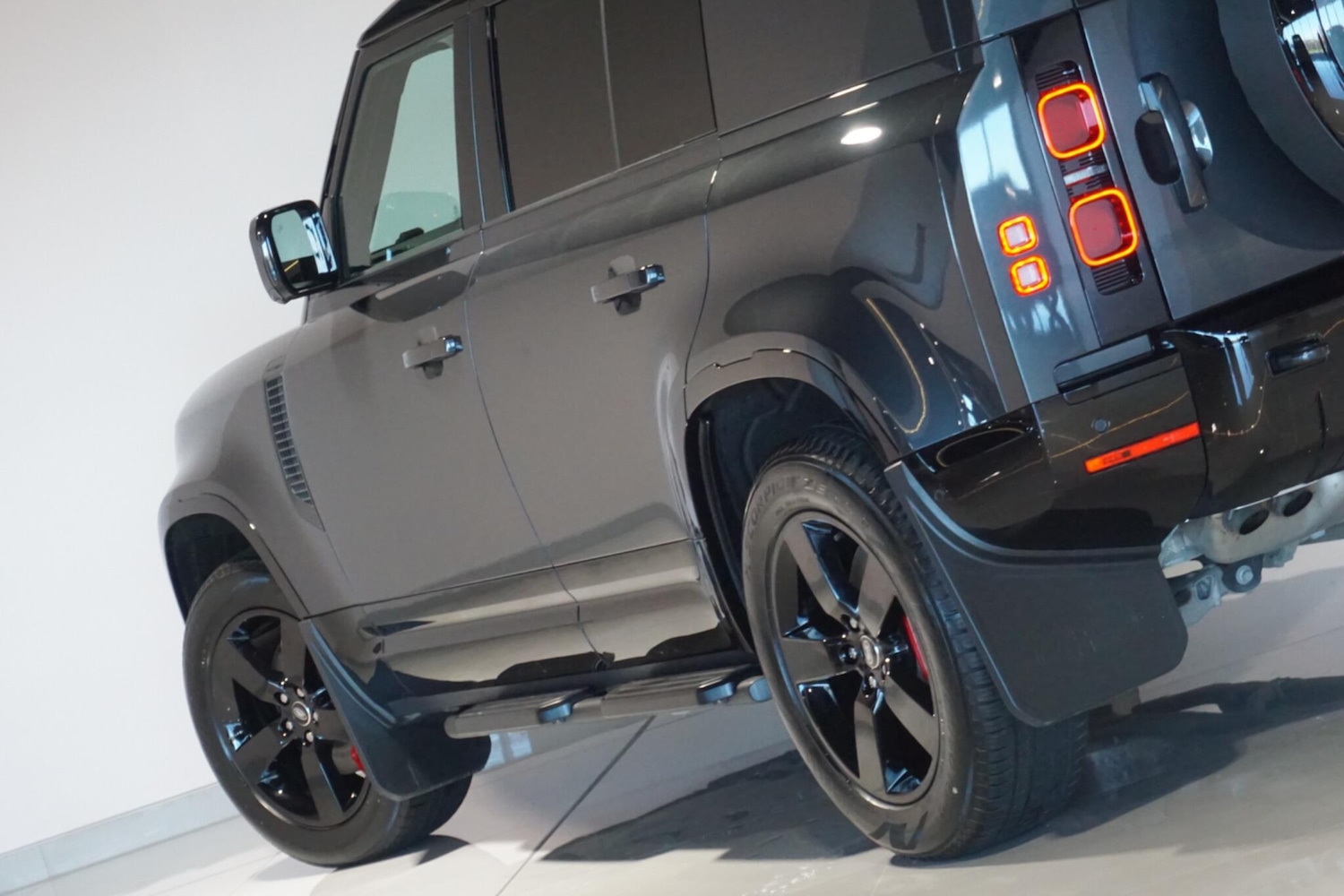 Used Land Rover Defender 110 for sale - 77940725: Photo 39