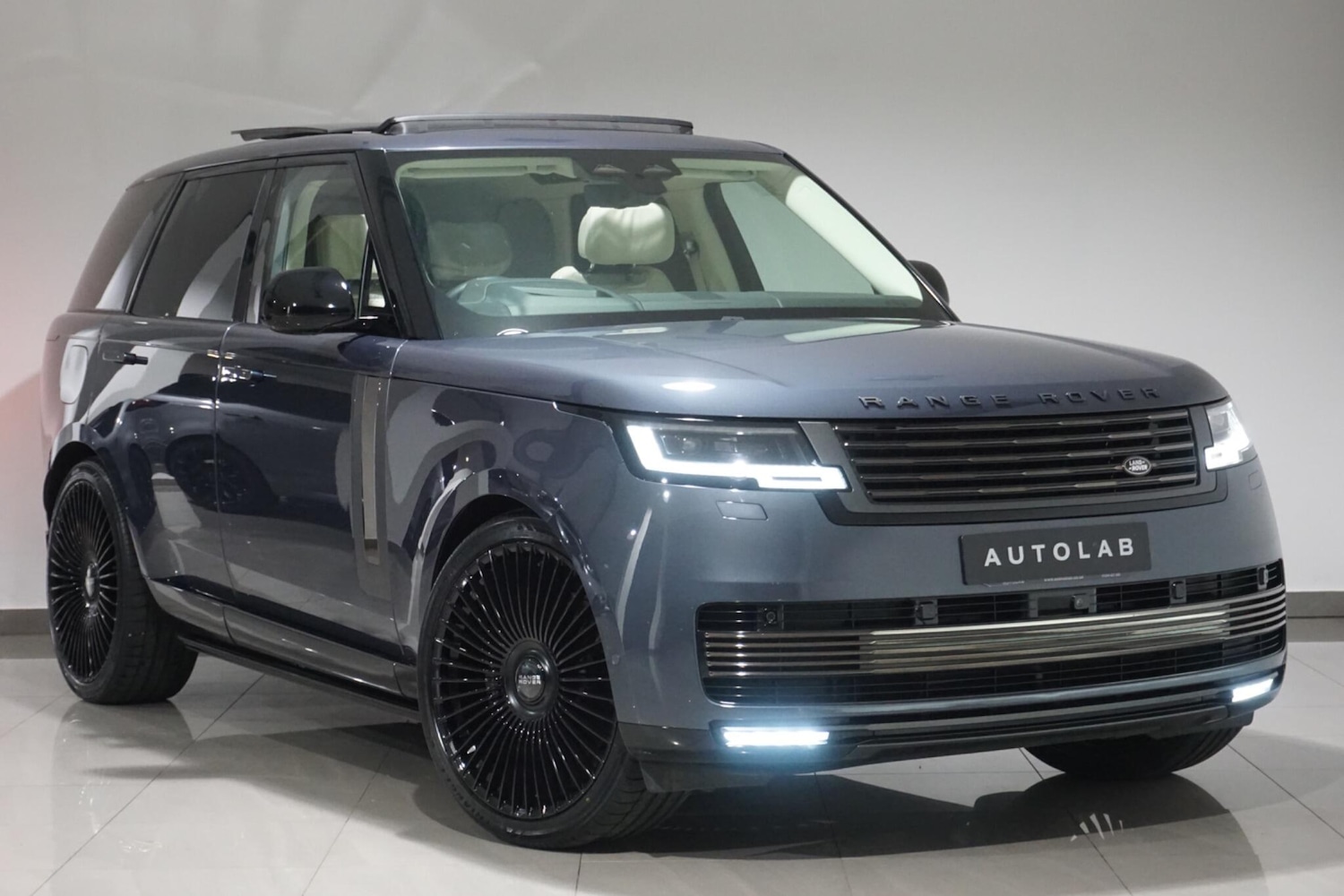 Used Land Rover Range Rover 2023 for sale - 76153030: Photo 1