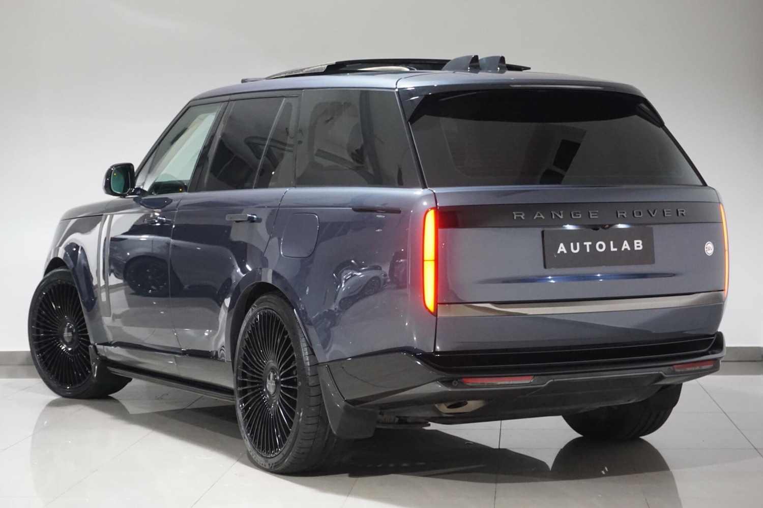 Used Land Rover Range Rover 2023 for sale - 76153030: Photo 3