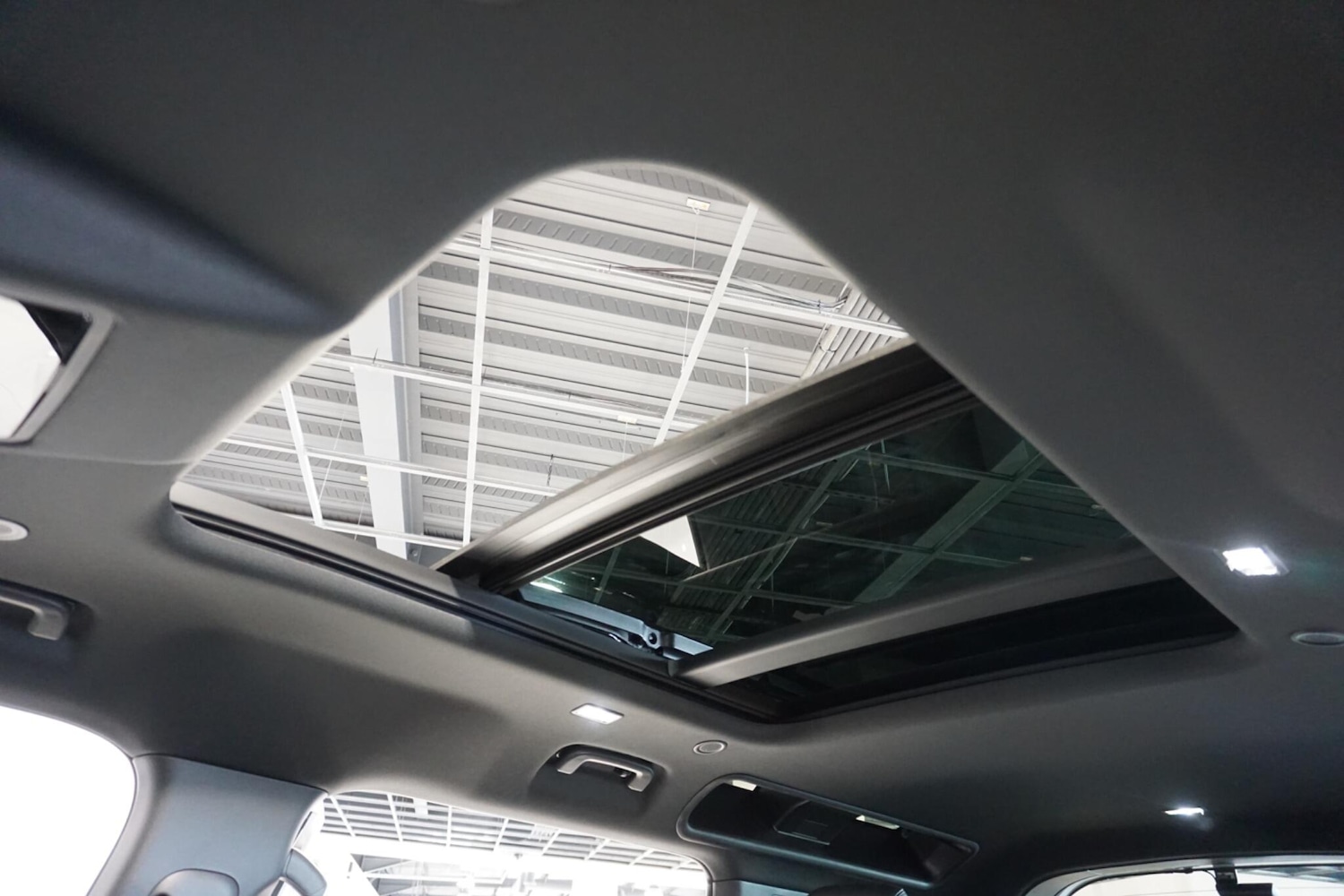 Used Land Rover Defender 2024 for sale - 77940497: Photo 12