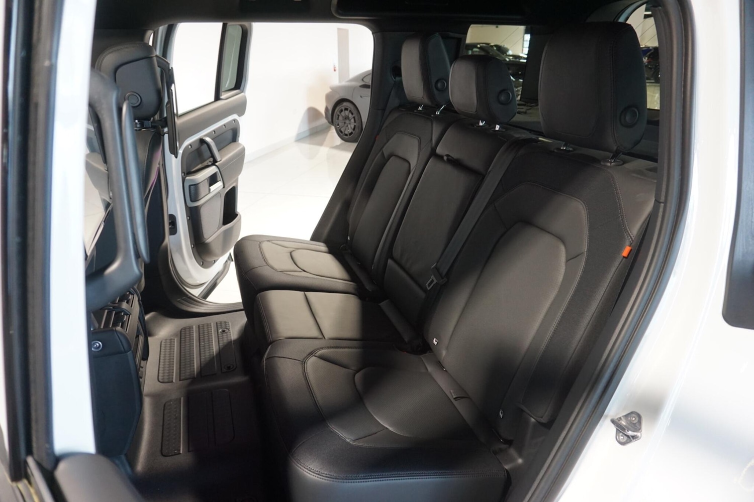 Used Land Rover Defender 2024 for sale - 77940497: Photo 15