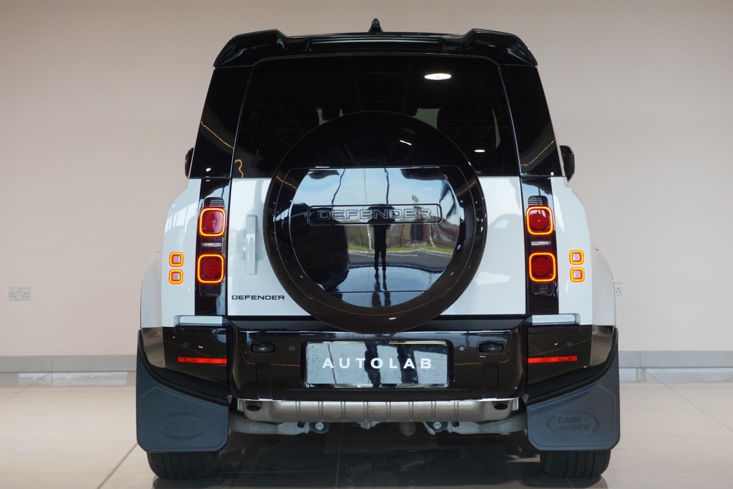 Used Land Rover Defender 2024 for sale - 77940497: Photo 8