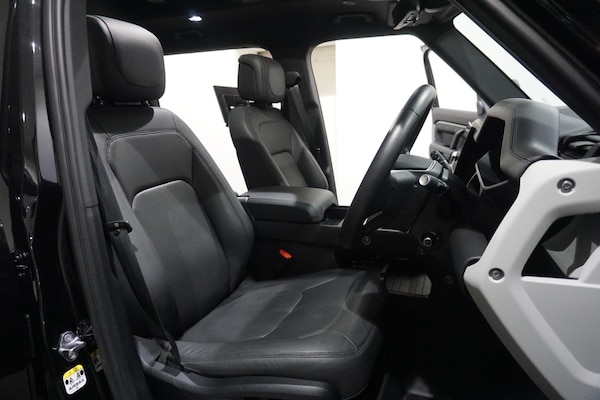 Used Land Rover Defender 110 2023 for sale - 74701126: Photo 6