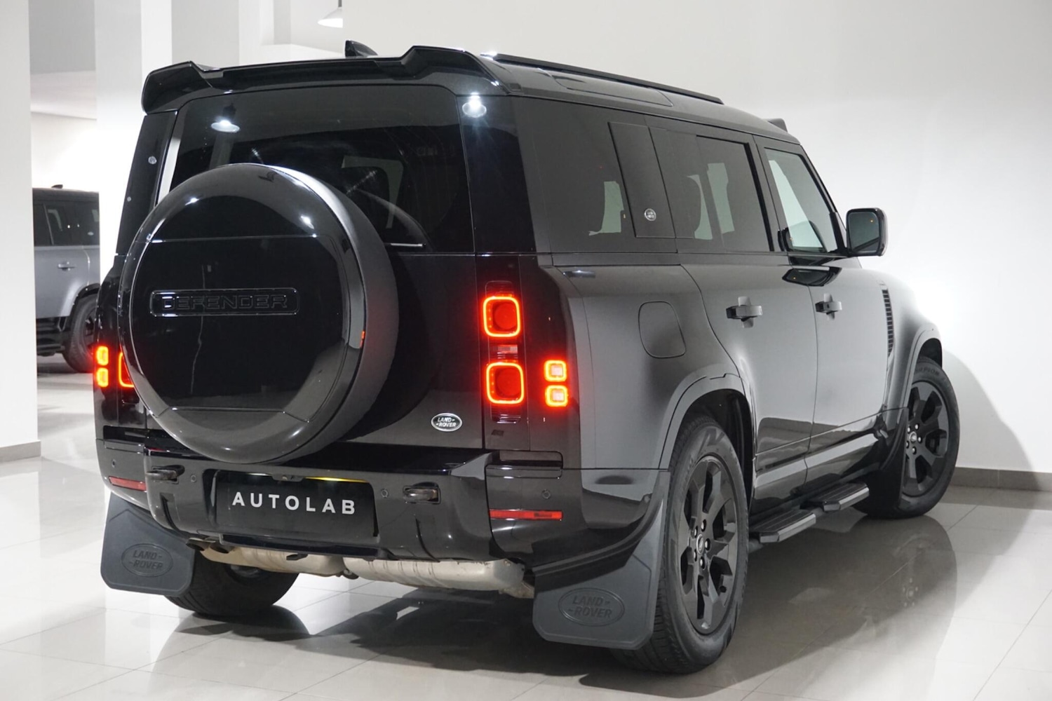 Used Land Rover Defender 110 for sale - 76472565: Photo 26