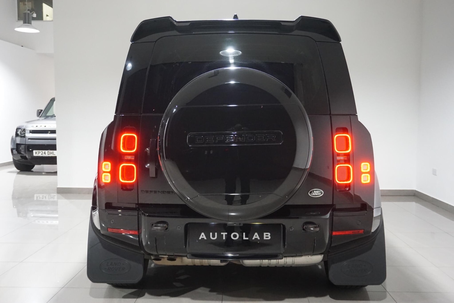 Used Land Rover Defender 110 for sale - 76472565: Photo 31