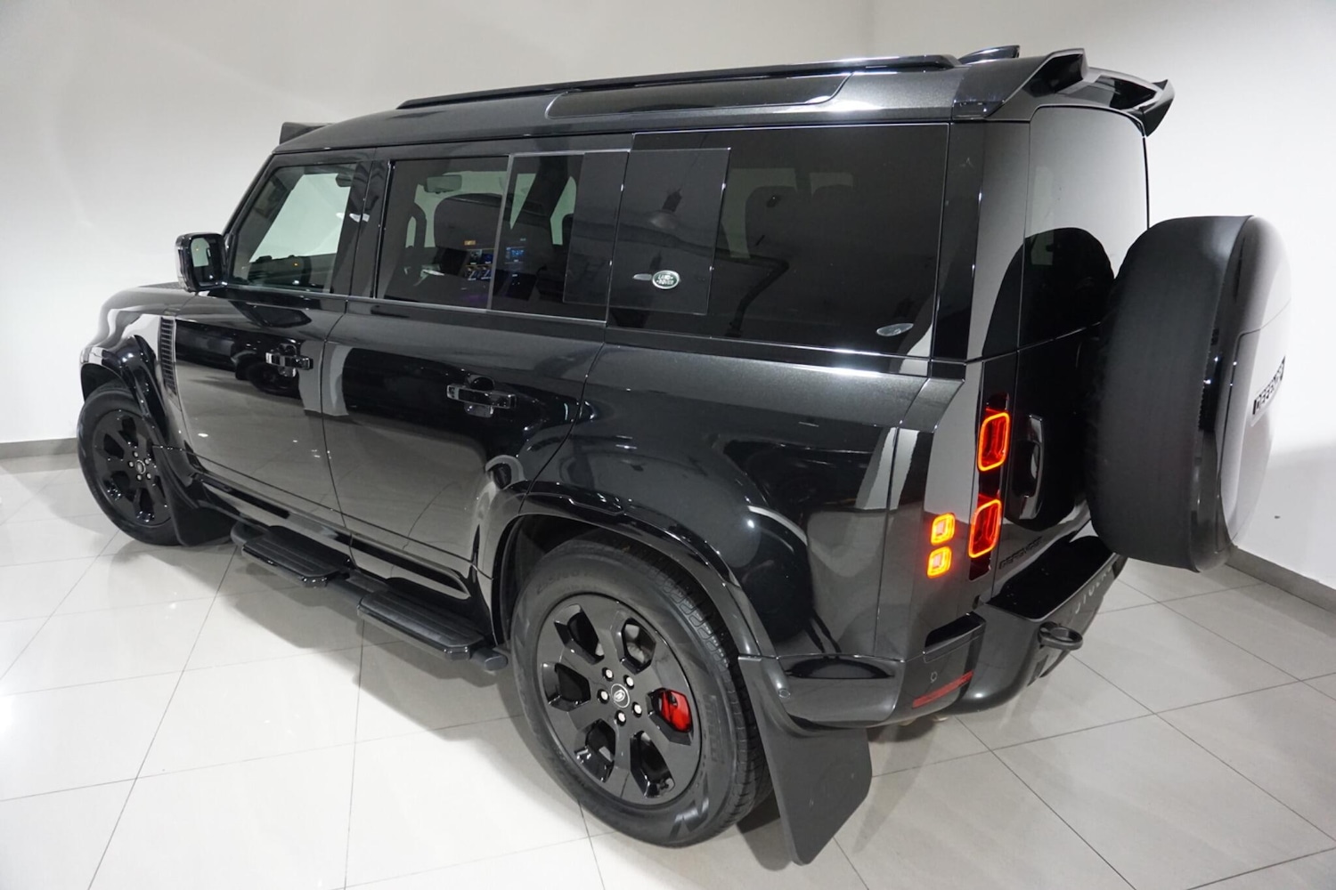 Used Land Rover Defender 110 for sale - 76472565: Photo 41