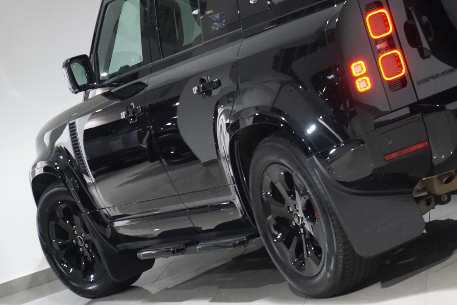 Used Land Rover Defender 110 for sale - 76472565: Photo 47