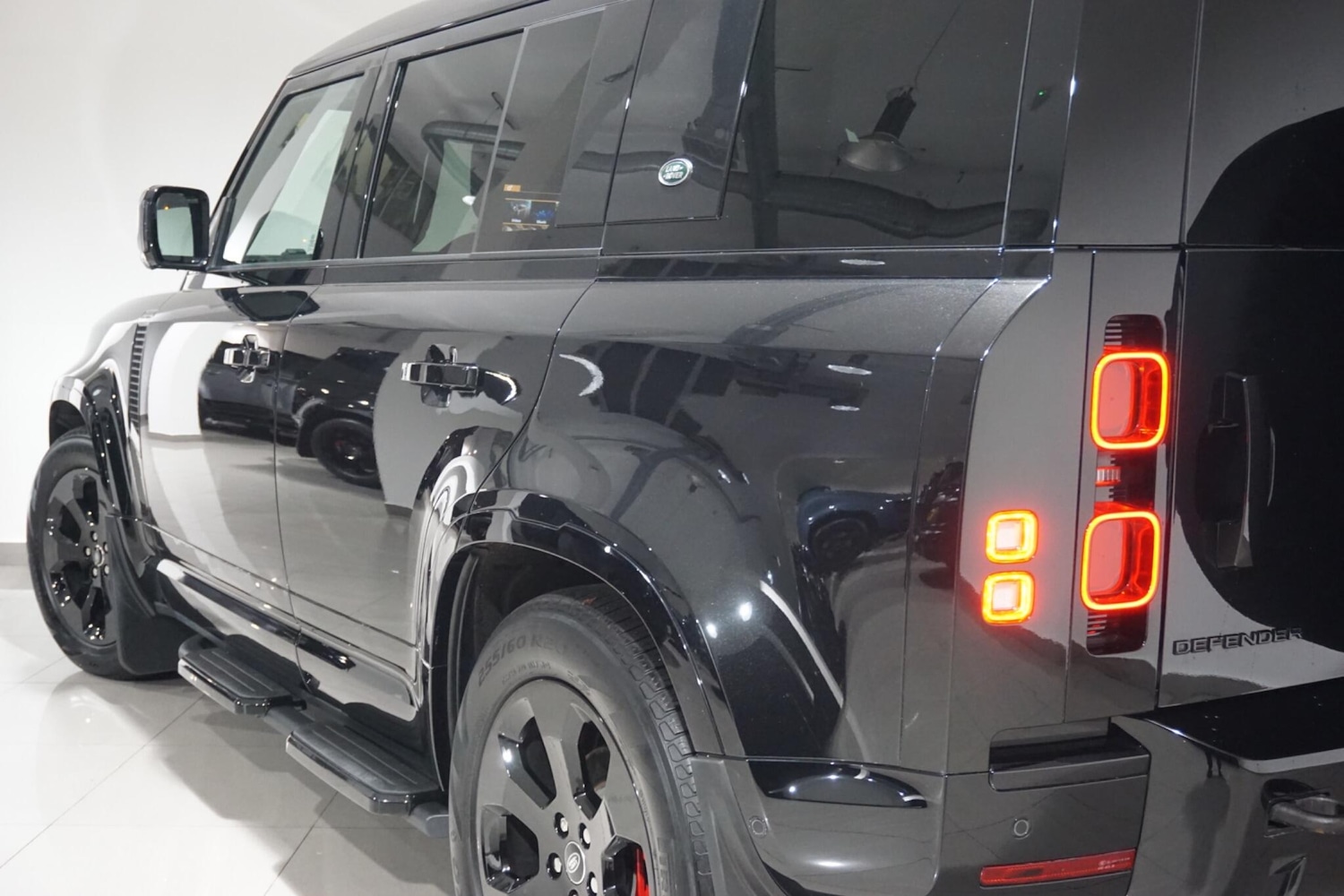 Used Land Rover Defender 110 for sale - 76472565: Photo 55