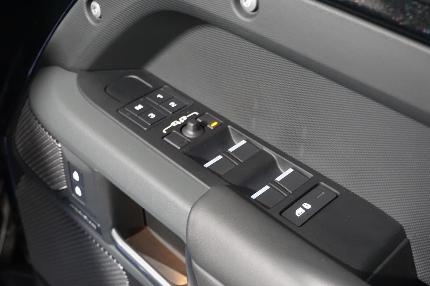 Used Land Rover Defender 110 for sale - 76472565: Photo 70