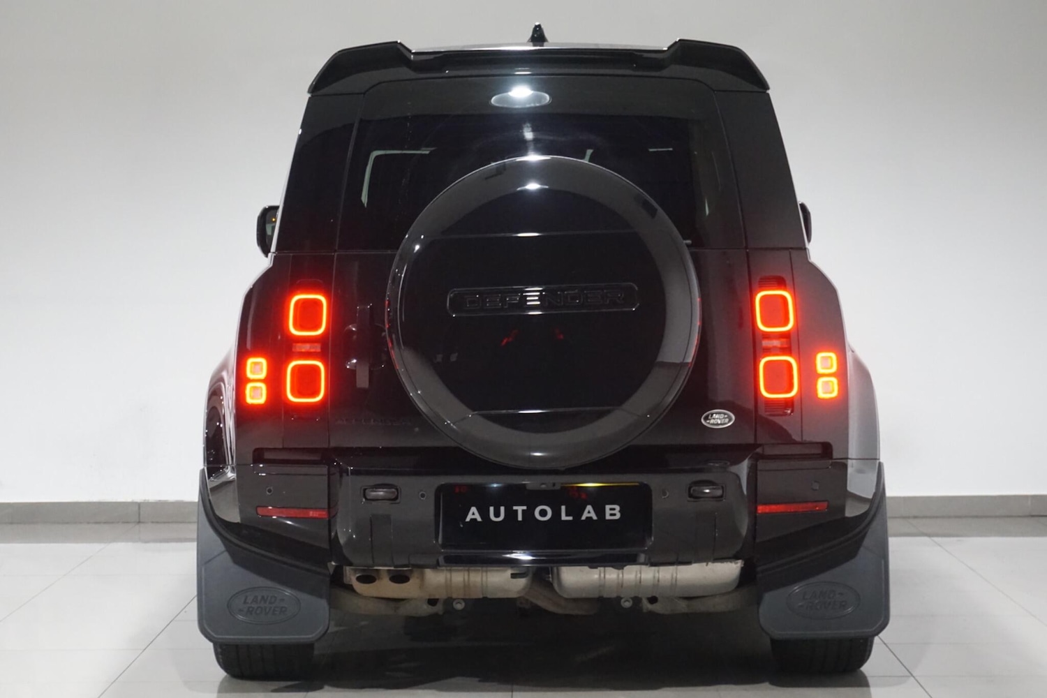 Used Land Rover Defender 110 for sale - 76472565: Photo 8