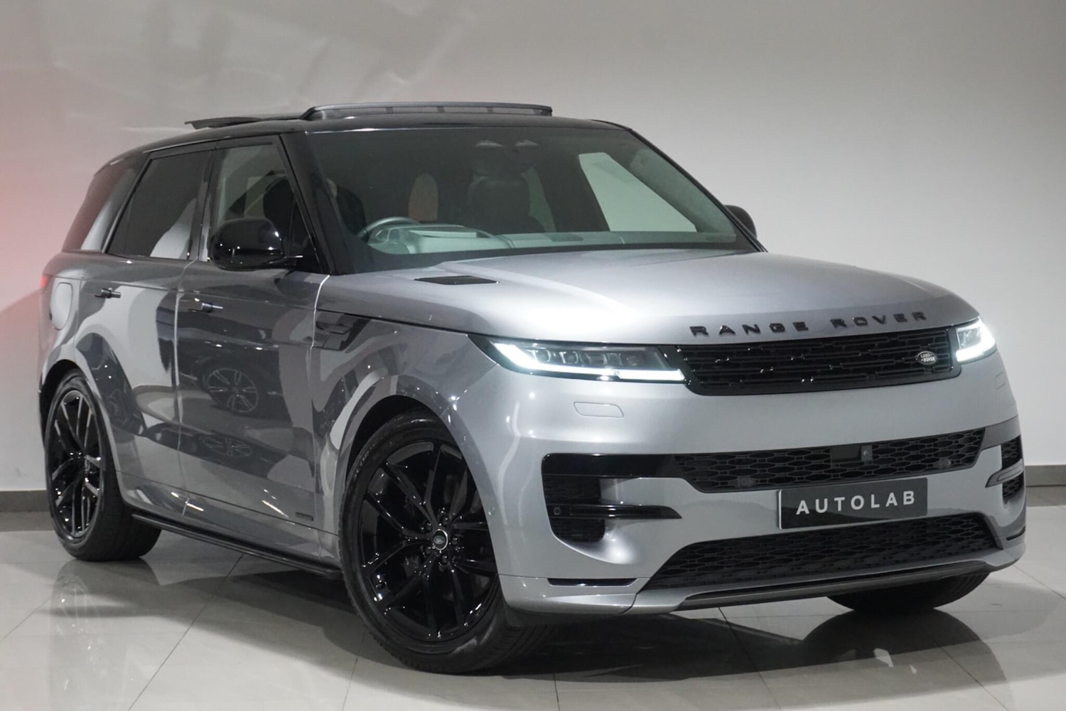 Used Land Rover Range Rover Sport 2024 for sale - 76084814: Photo 1