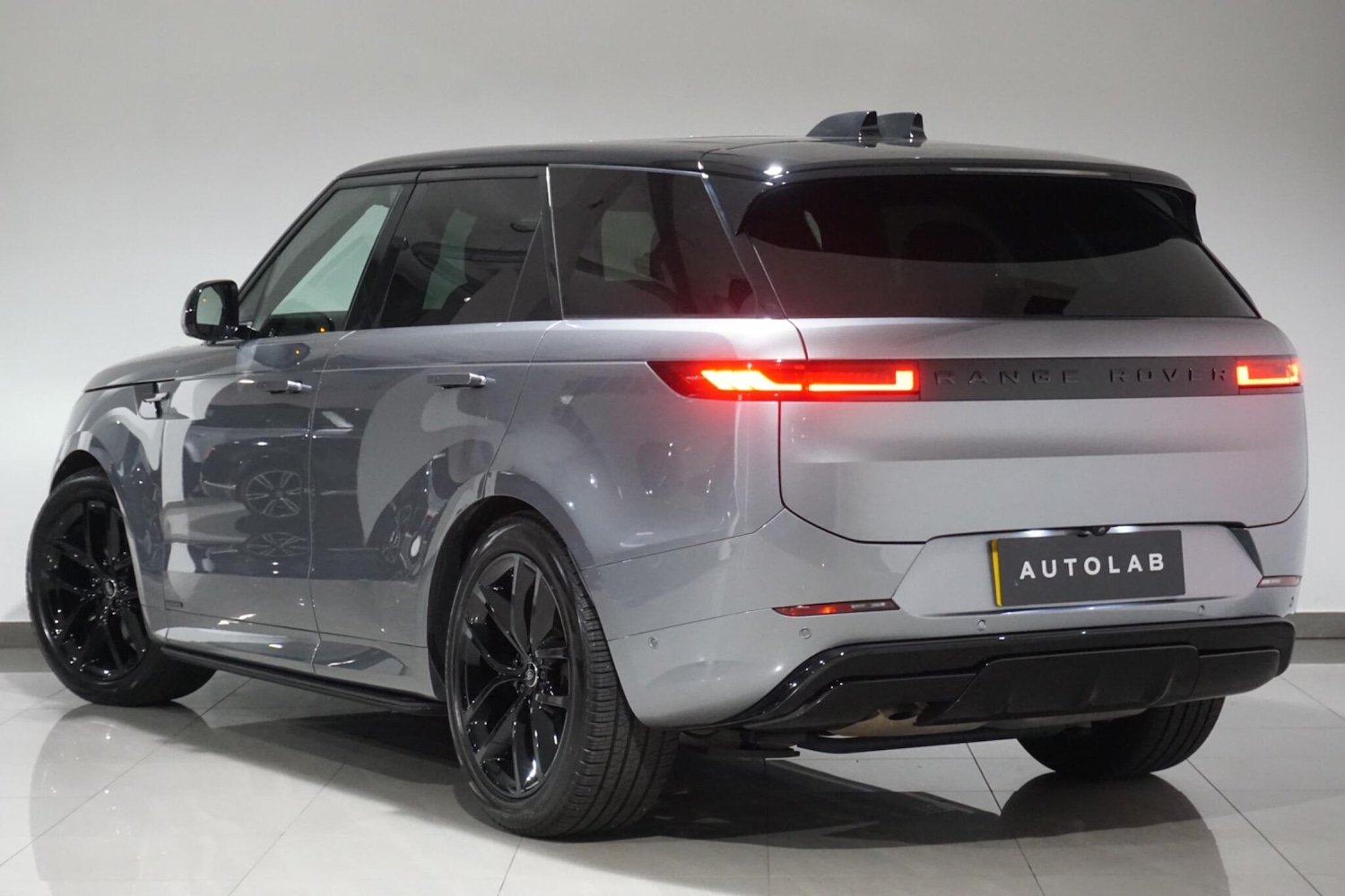 Used Land Rover Range Rover Sport 2024 for sale - 76084814: Photo 3