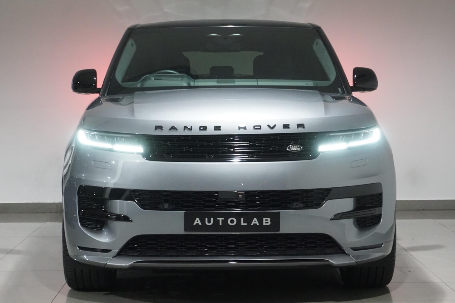 Used Land Rover Range Rover Sport 2024 for sale - 76084814: Photo 4