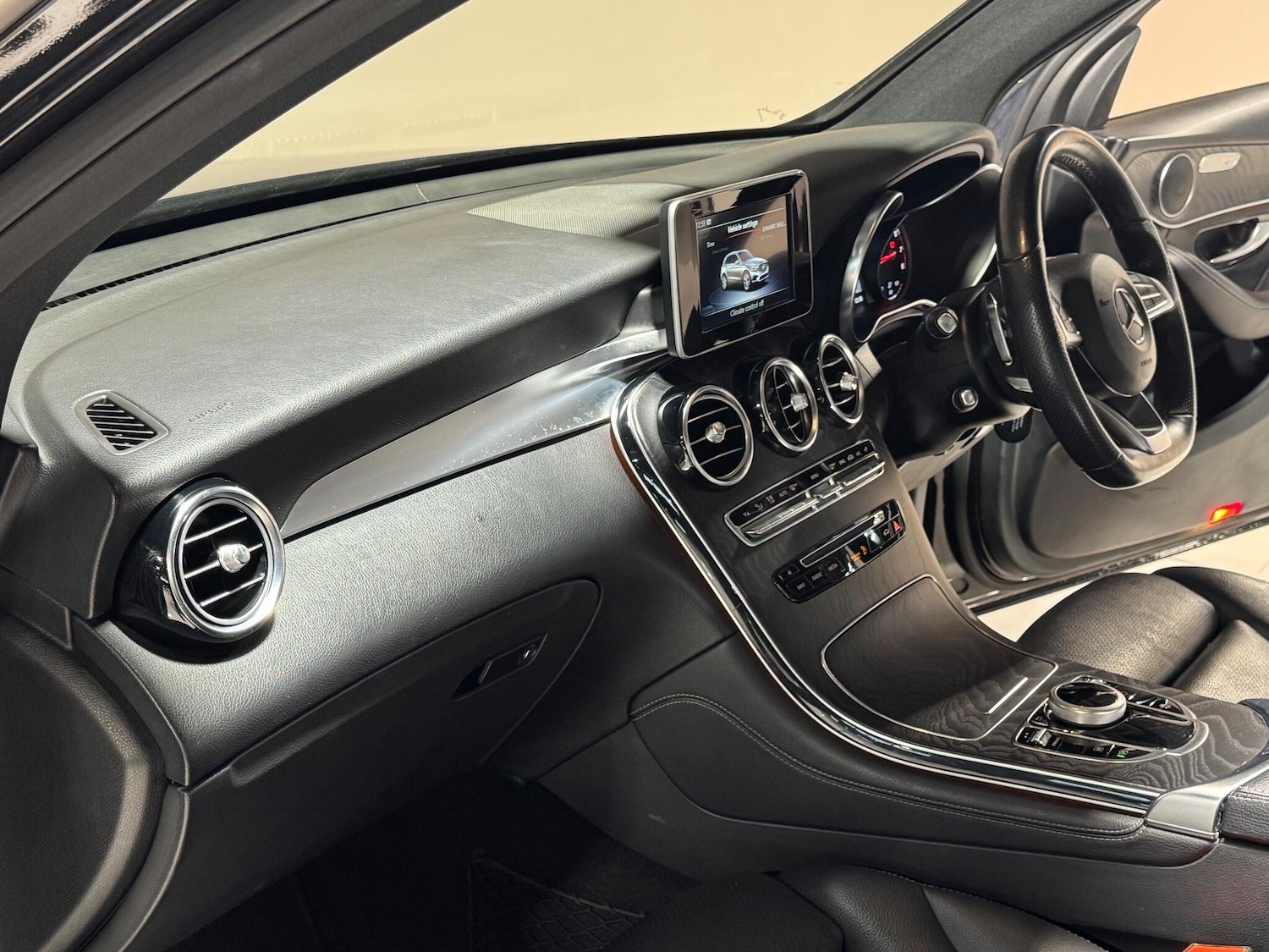 Used Mercedes-Benz GLC 2019 for sale - 77143354: Photo 28