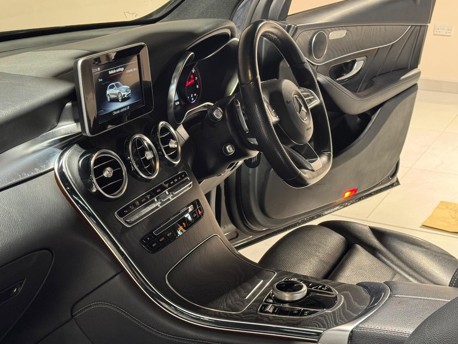 Used Mercedes-Benz GLC 2019 for sale - 77143354: Photo 30