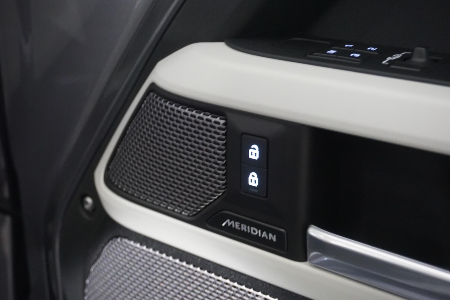 Used Land Rover Defender 110 for sale - 76476482: Photo 21