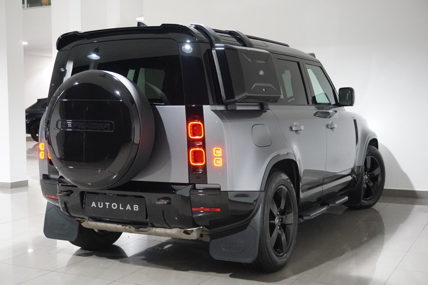 Used Land Rover Defender 110 for sale - 76476482: Photo 23