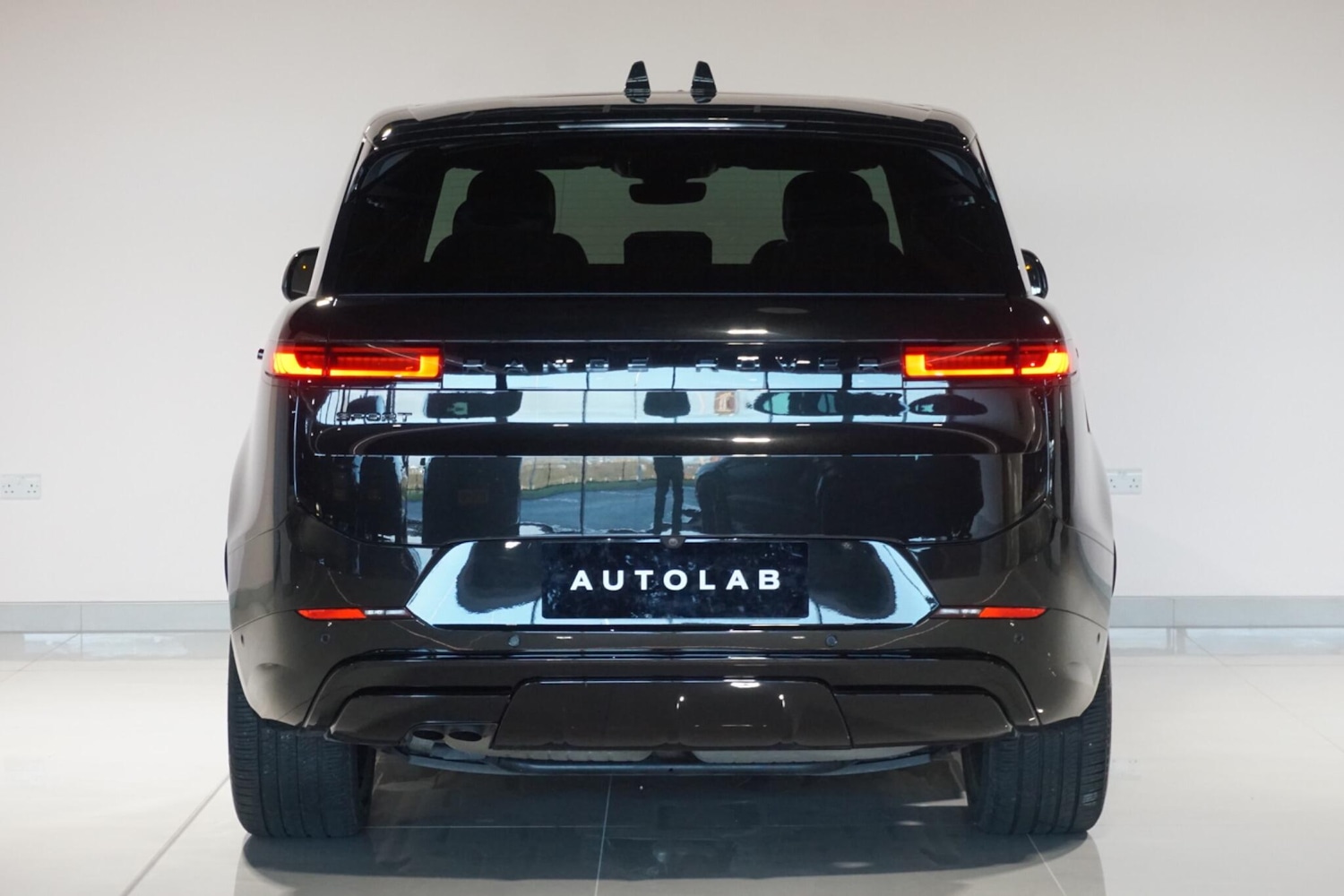 Used Land Rover Range Rover Sport 2024 for sale - 77215570: Photo 8