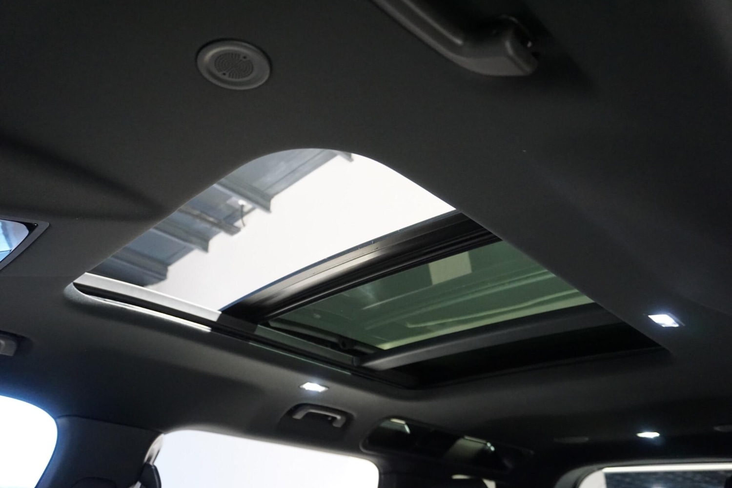 Used Land Rover Defender 110 for sale - 76913700: Photo 12