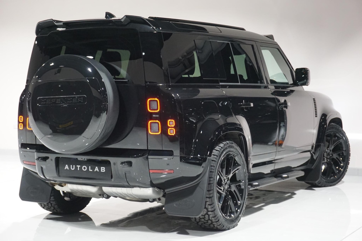 Used Land Rover Defender 110 for sale - 76913700: Photo 23