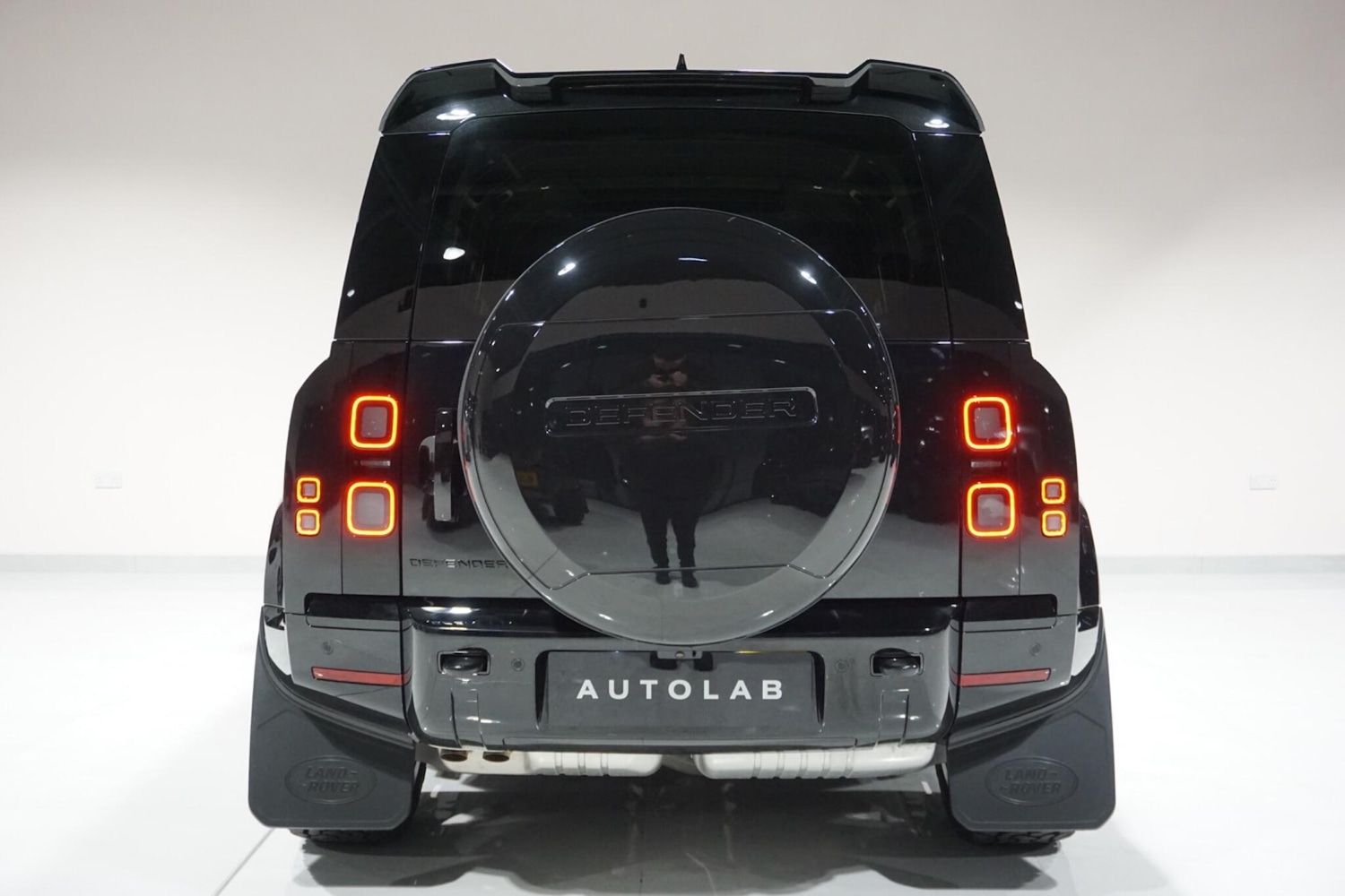 Used Land Rover Defender 110 for sale - 76913700: Photo 28