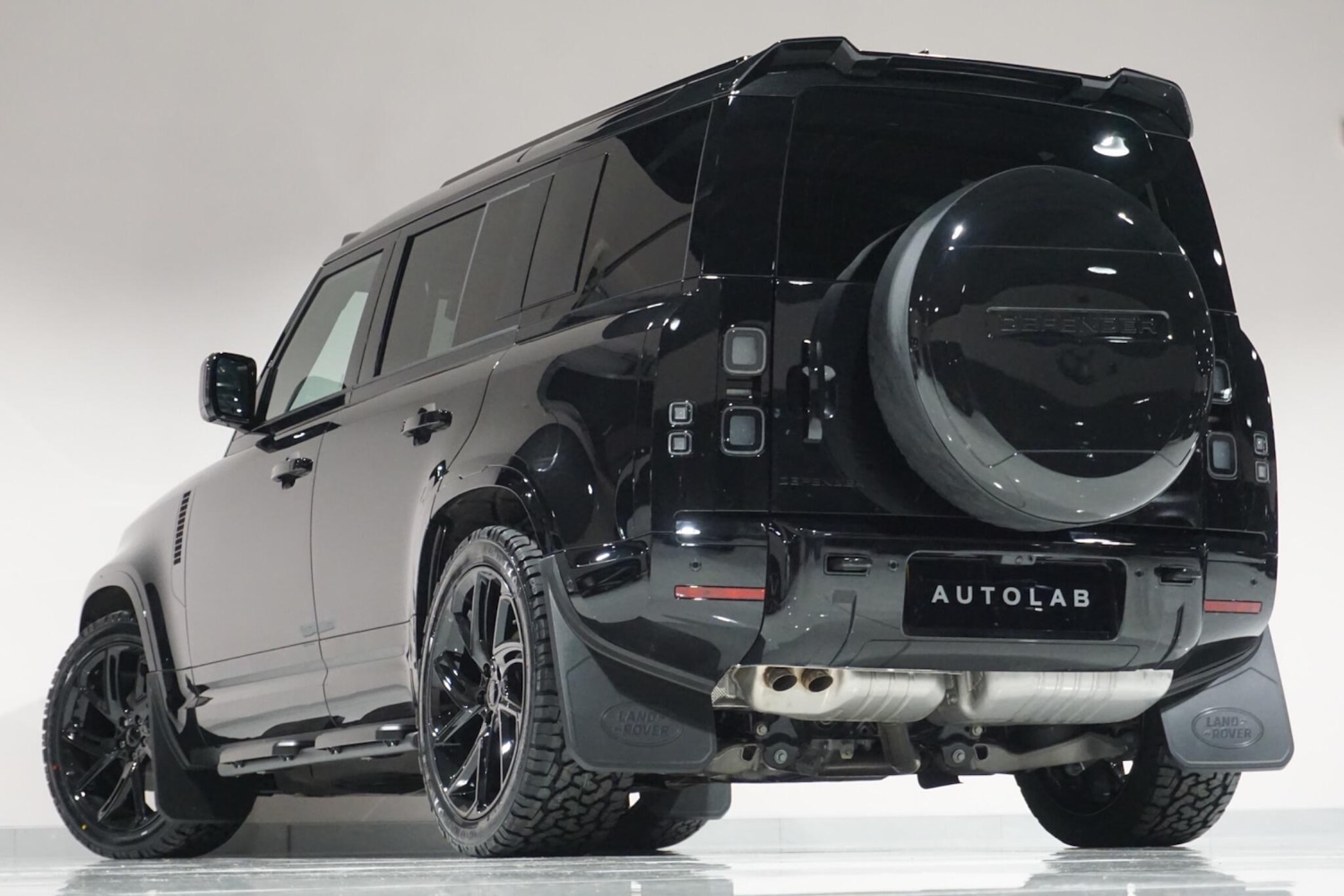 Used Land Rover Defender 110 for sale - 76913700: Photo 31