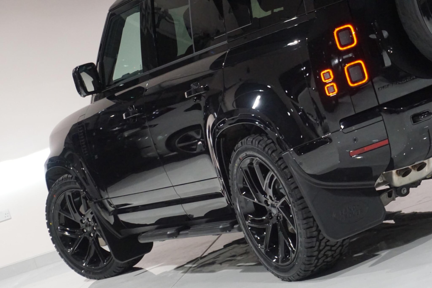 Used Land Rover Defender 110 for sale - 76913700: Photo 44