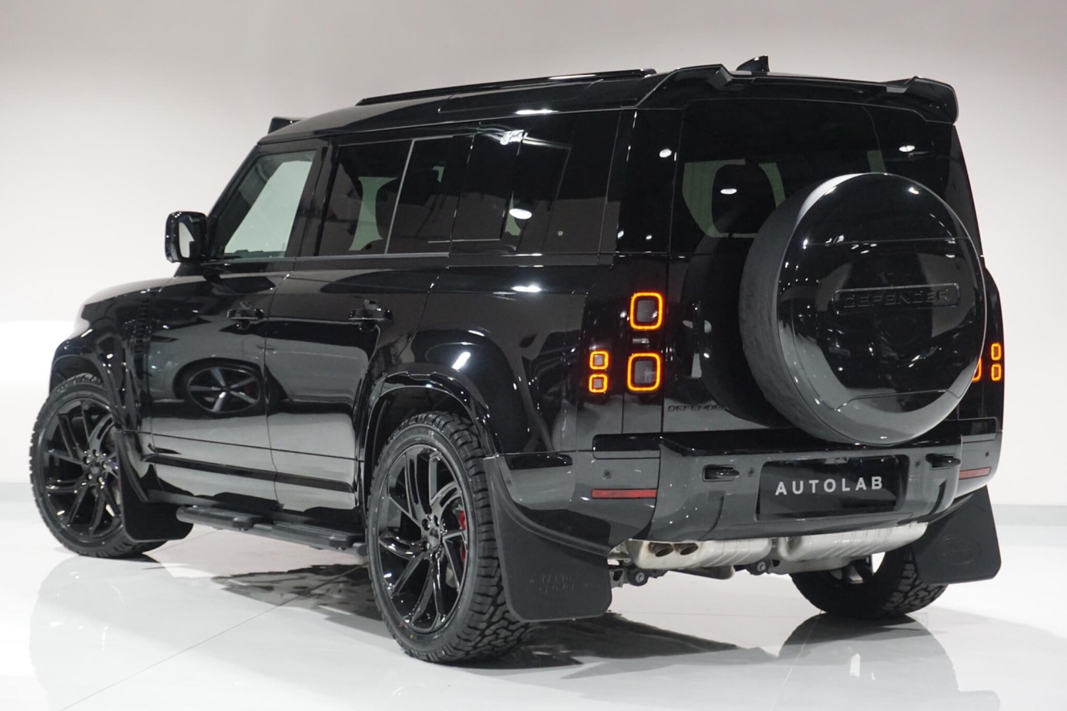 Used Land Rover Defender 110 for sale - 76913700: Photo 6