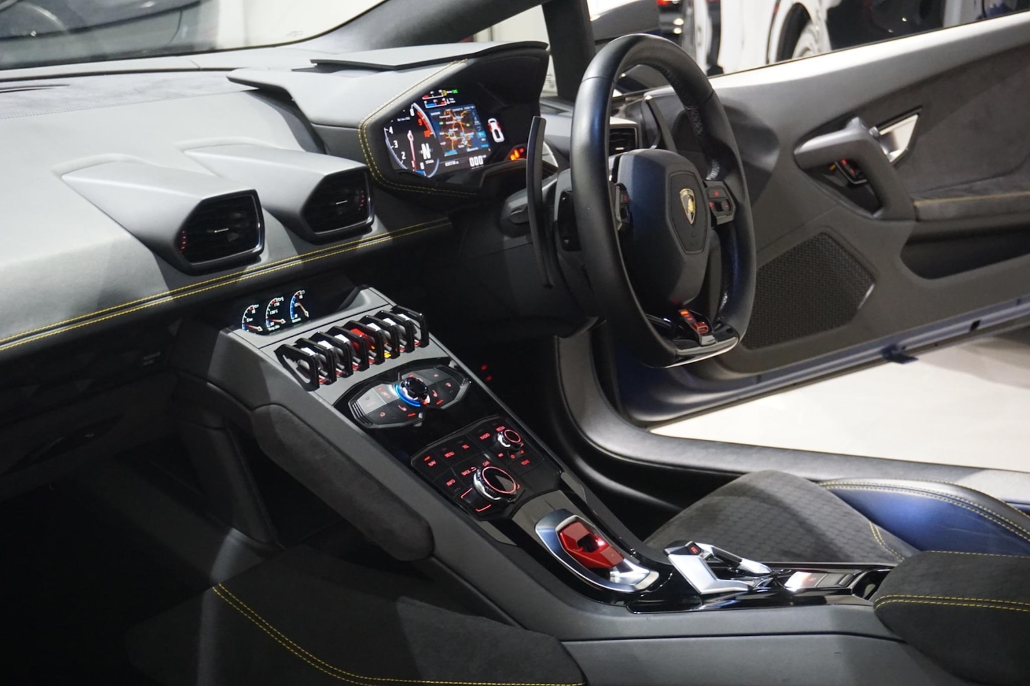 Used Lamborghini Huracan 2016 for sale - 76987775: Photo 48