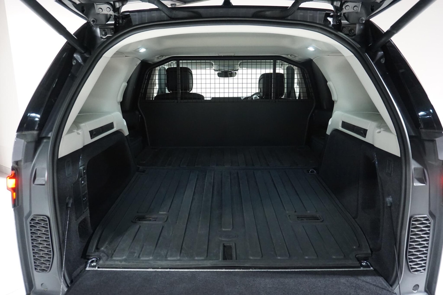 Used Land Rover Discovery 2023 for sale - 77291848: Photo 51