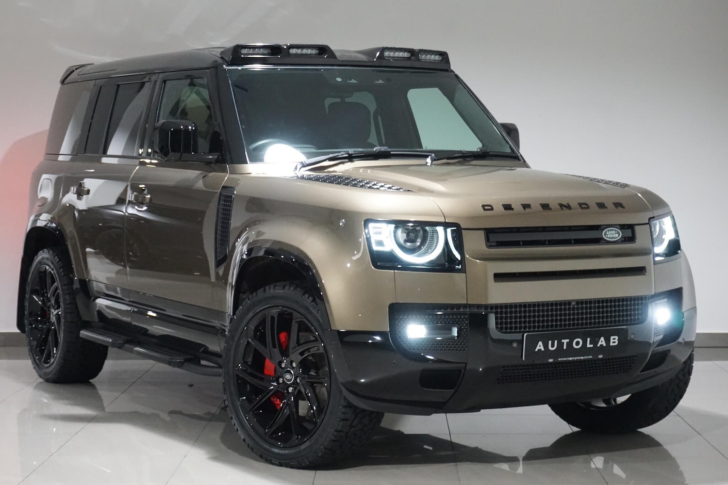 Used Land Rover Defender 110 for sale - 76498727: Photo 1