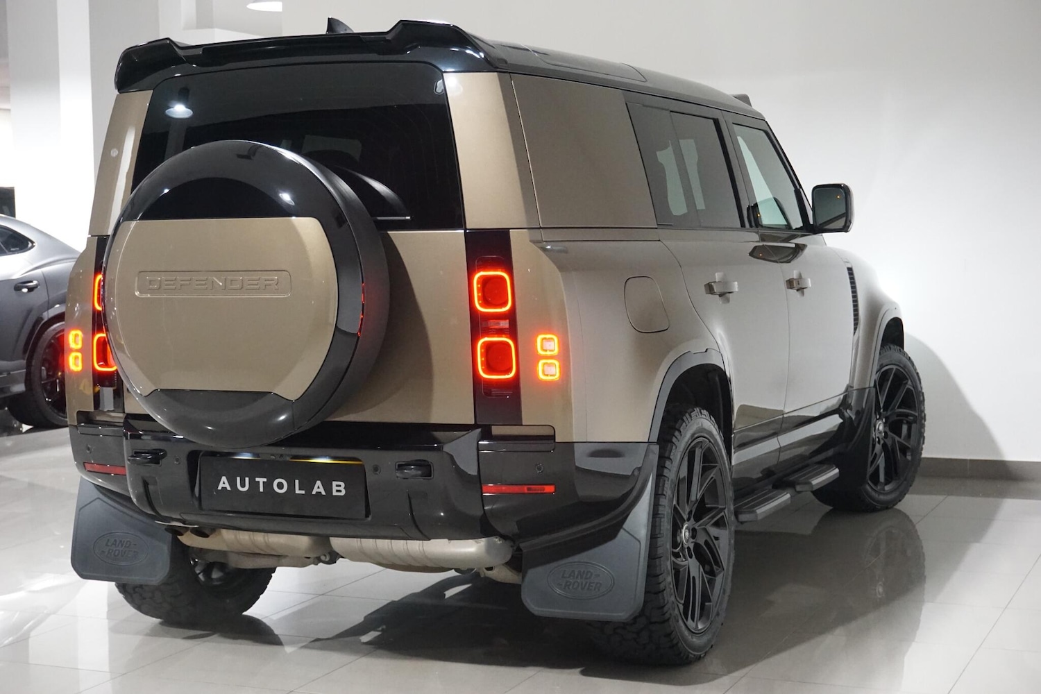 Used Land Rover Defender 110 for sale - 76498727: Photo 21