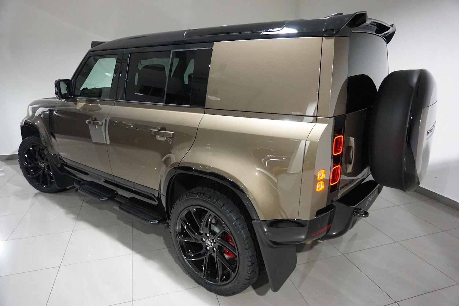 Used Land Rover Defender 110 for sale - 76498727: Photo 25