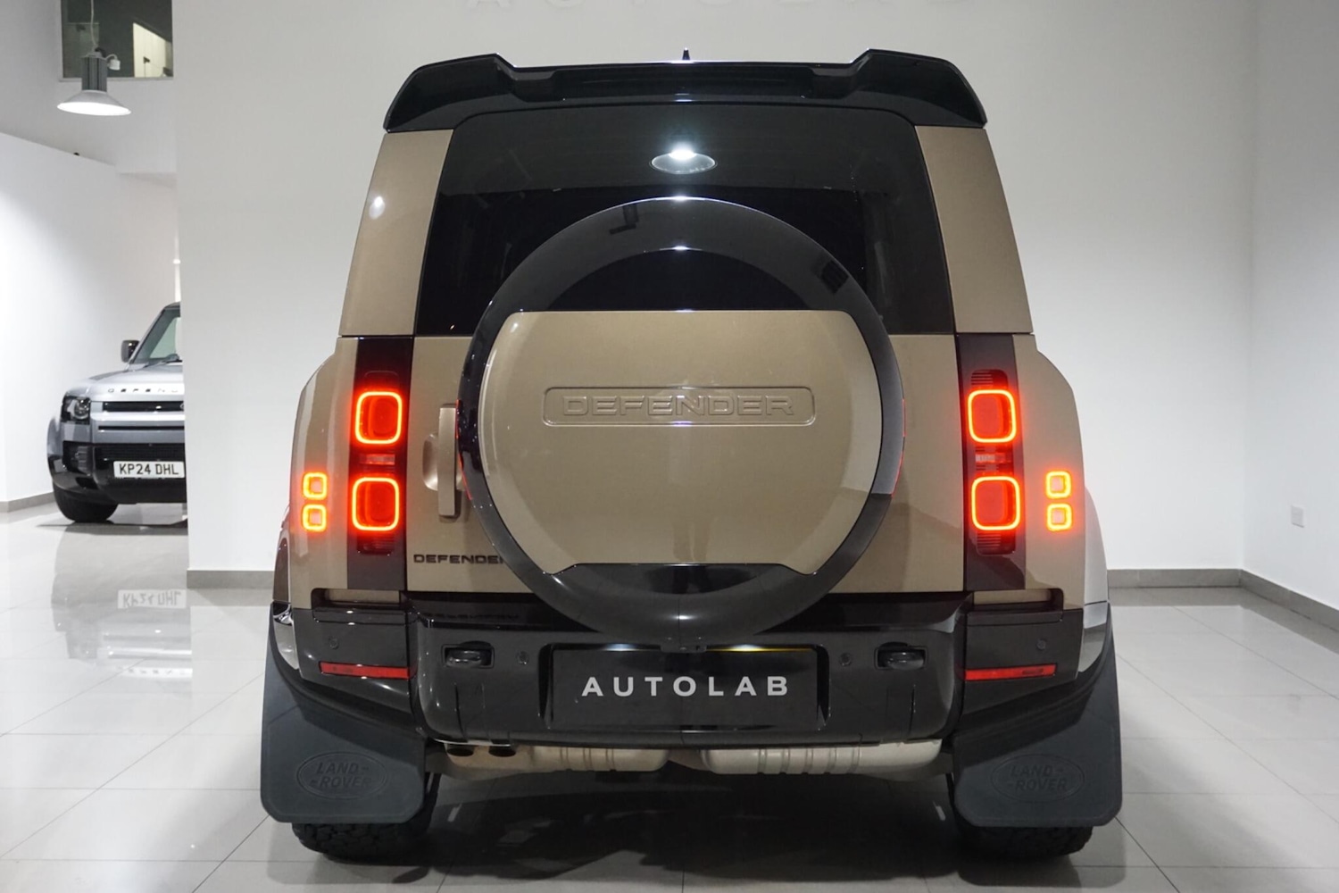 Used Land Rover Defender 110 for sale - 76498727: Photo 26