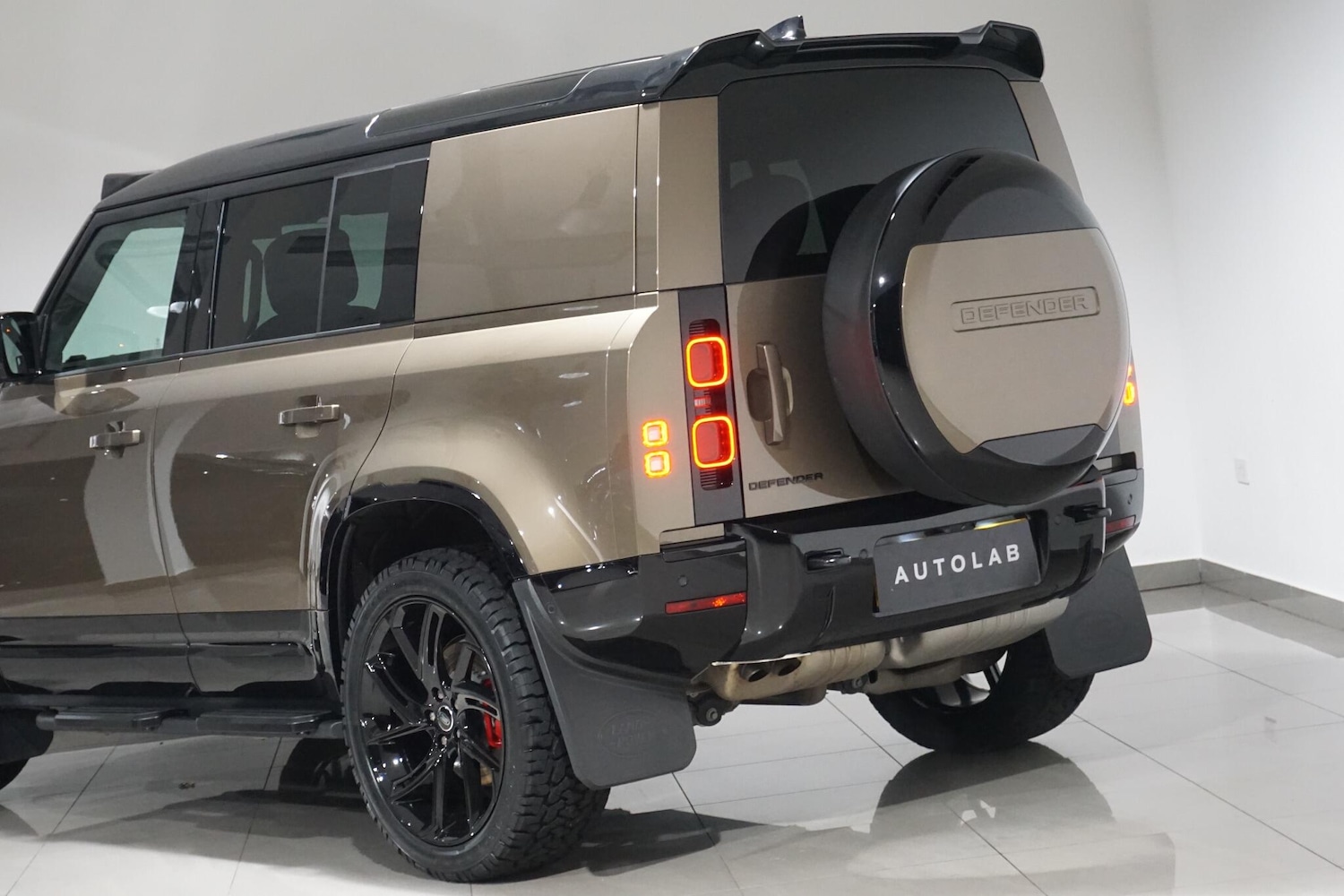 Used Land Rover Defender 110 for sale - 76498727: Photo 40