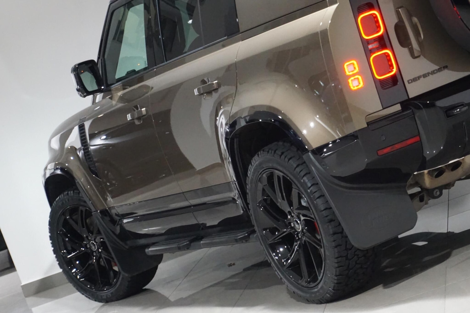 Used Land Rover Defender 110 for sale - 76498727: Photo 42