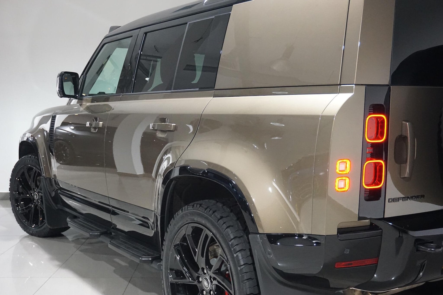 Used Land Rover Defender 110 for sale - 76498727: Photo 50