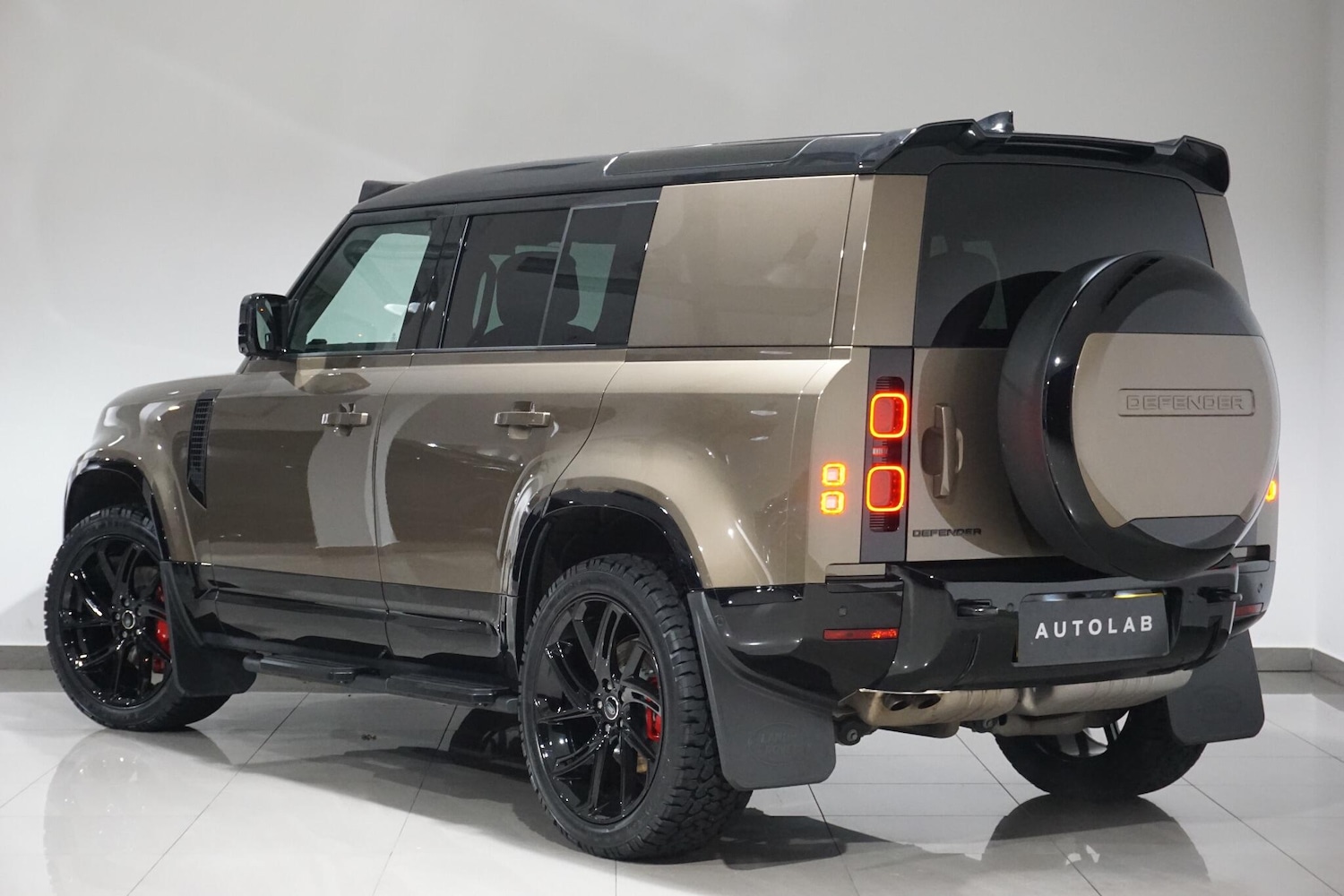 Used Land Rover Defender 110 for sale - 76498727: Photo 6