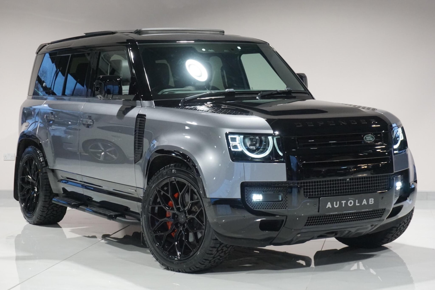 Used Land Rover Defender 2023 for sale - 76913049: Photo 1