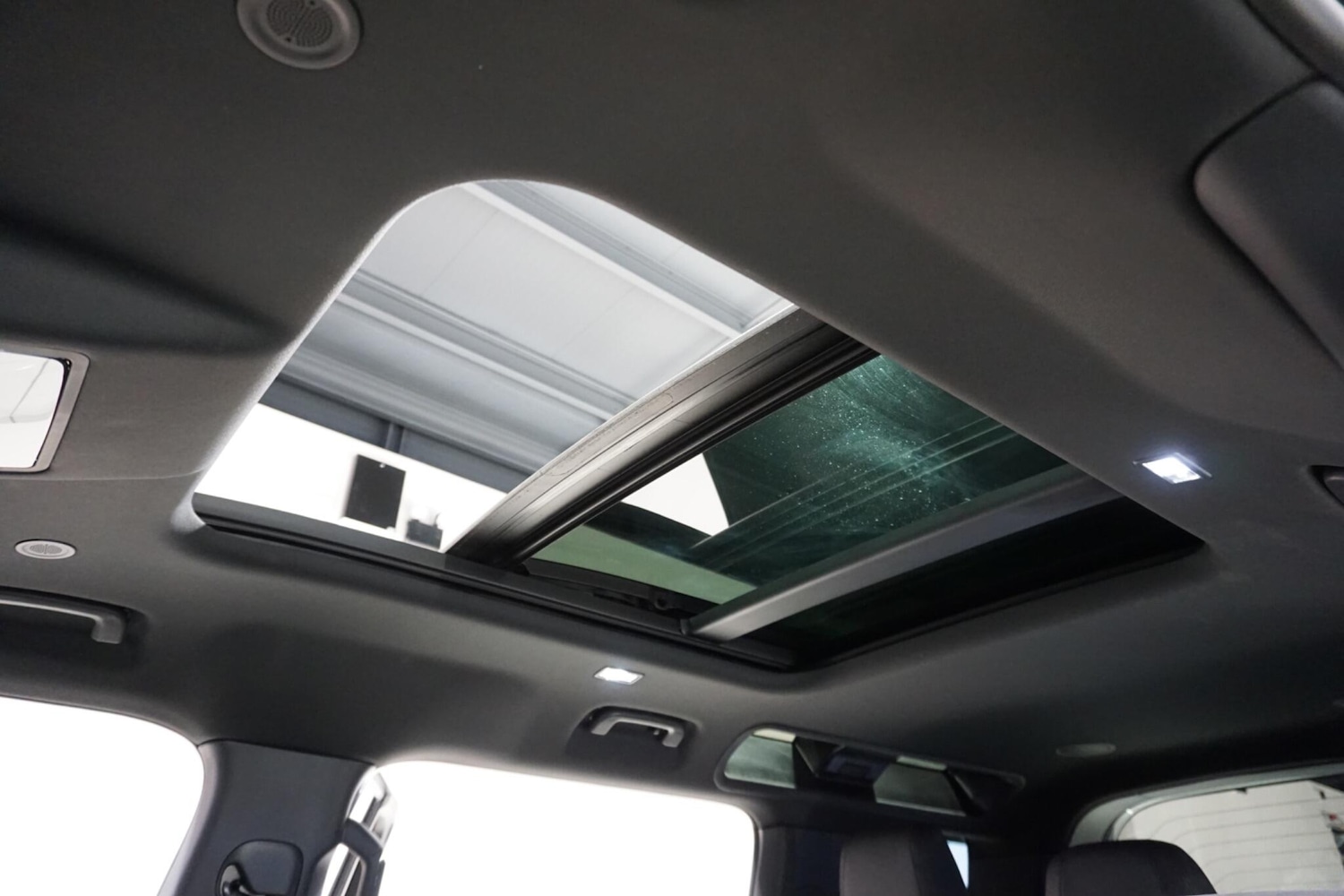 Used Land Rover Defender 2023 for sale - 76913049: Photo 12