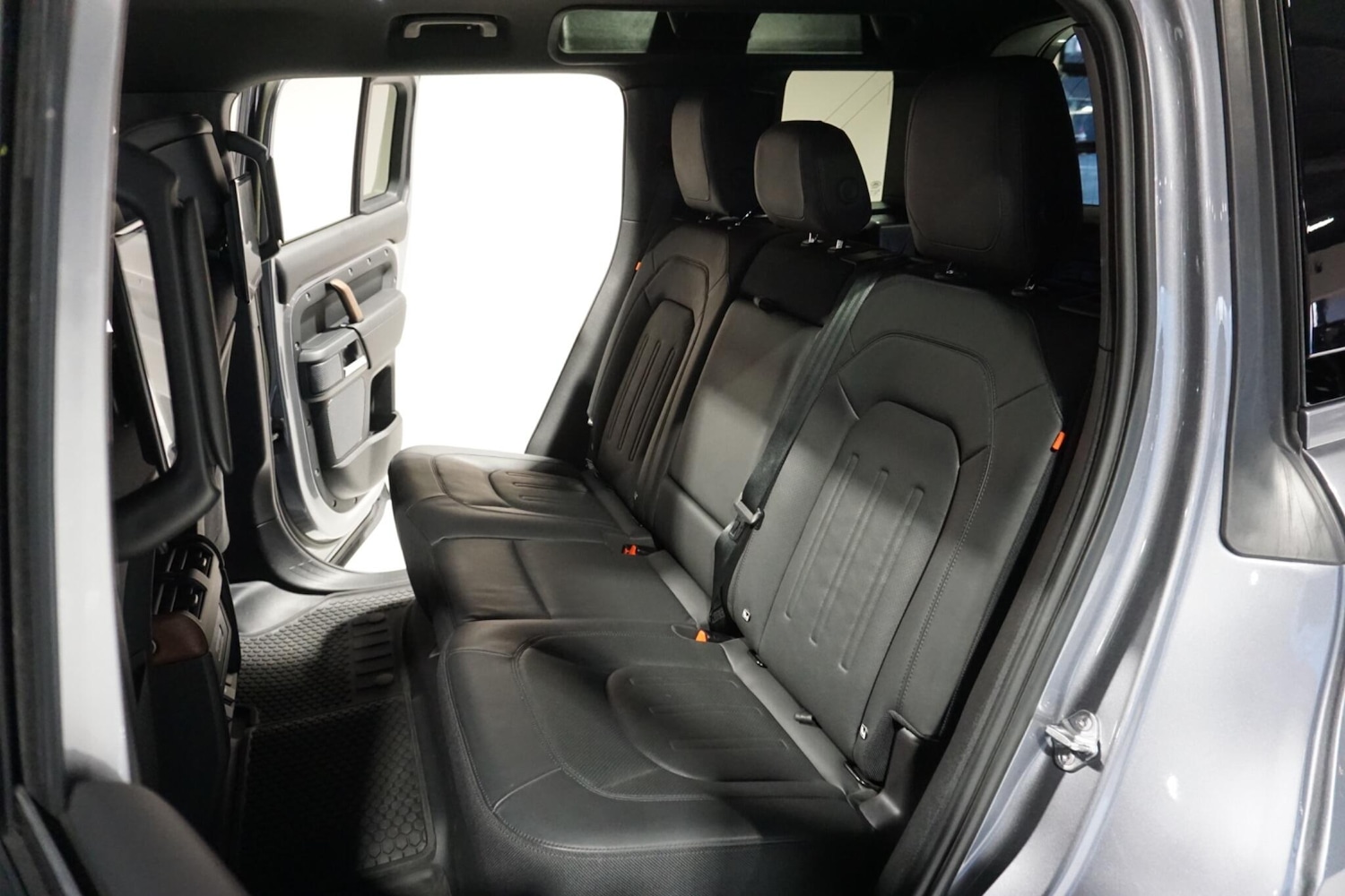 Used Land Rover Defender 2023 for sale - 76913049: Photo 15