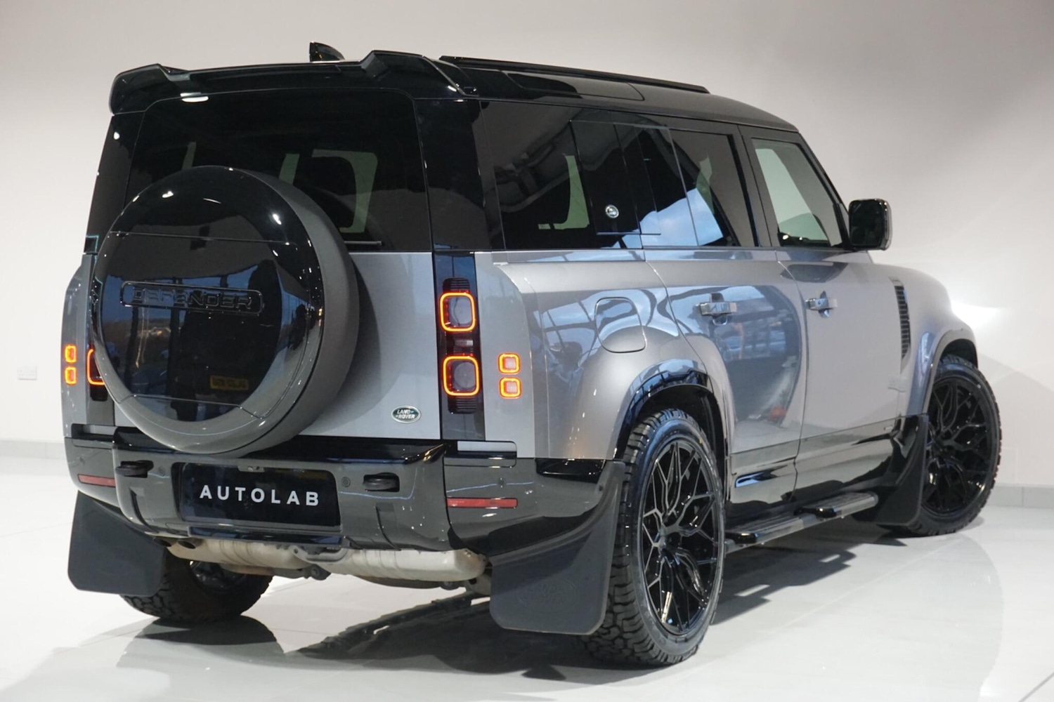 Used Land Rover Defender 2023 for sale - 76913049: Photo 26