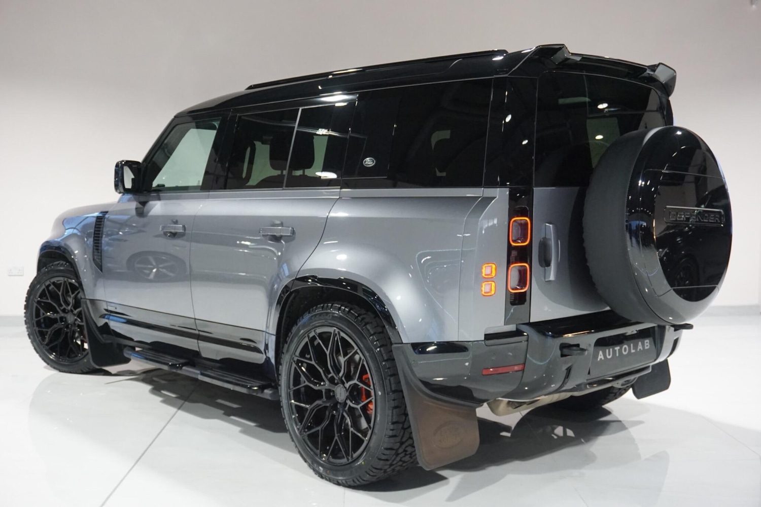 Used Land Rover Defender 2023 for sale - 76913049: Photo 30