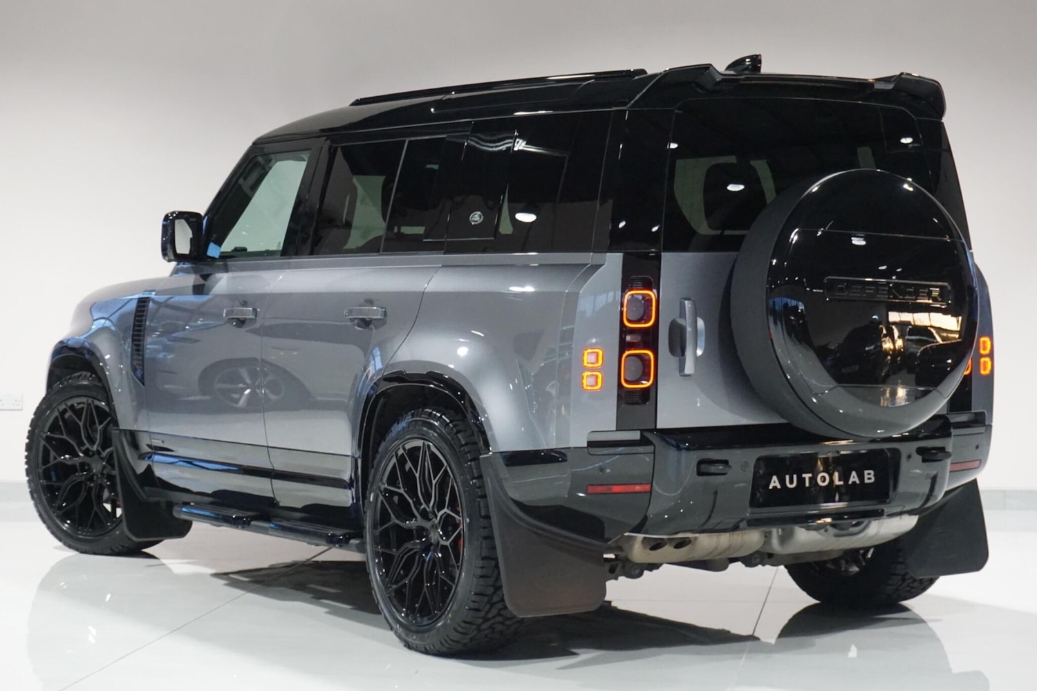 Used Land Rover Defender 2023 for sale - 76913049: Photo 6