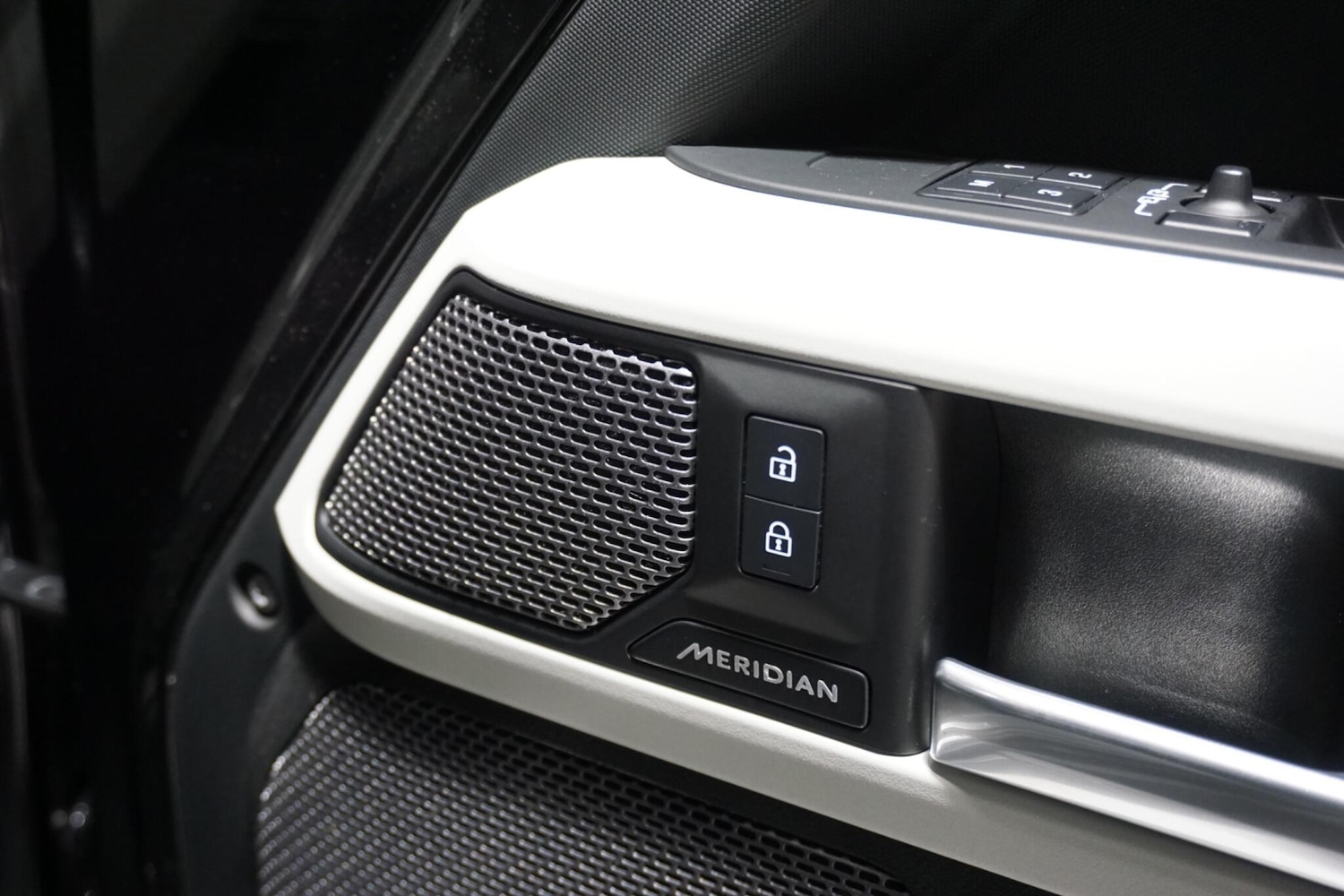 Used Land Rover Defender 90 for sale - 76936439: Photo 18