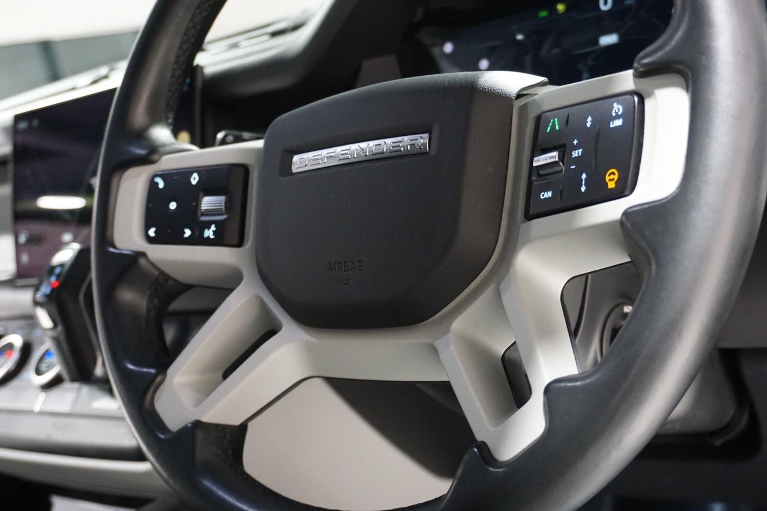 Used Land Rover Defender 90 for sale - 76936439: Photo 47